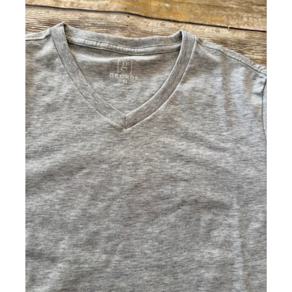 NWT GREY V NECK TEE-XS - Picture 3 of 6